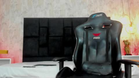     online show from 02/12/25, 02:45