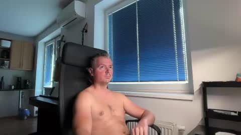 Snapshot of jogger1991 chatting on 06/15/26, 04:53 Jogger1991 online show from 06/15/26, 04:53