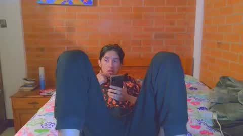 Snapshot of johan70nsexy chatting on 12/03/25, 05:04 johan70nsexy online show from 12/03/25, 05:04