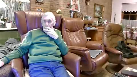 Snapshot of johan7_heet chatting on 12/15/25, 07:07 johan7 heet online show from 12/15/25, 07:07