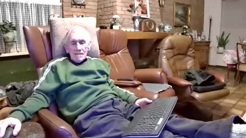 Snapshot of johan7_heet chatting on 02/15/26, 09:33 johan7 heet online show from 02/15/26, 09:33