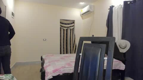 Snapshot of johan_beley_7k chatting on 02/25/25, 10:39 Johan Beley online show from 02/25/25, 10:39