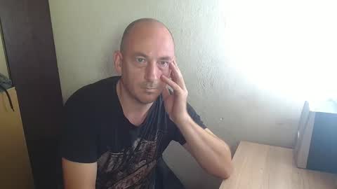 Snapshot of johanbarker chatting on 11/05/25, 12:38 Johan online show from 11/05/25, 12:38