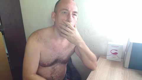 Snapshot of johanbarker chatting on 11/14/25, 01:54 Johan online show from 11/14/25, 01:54