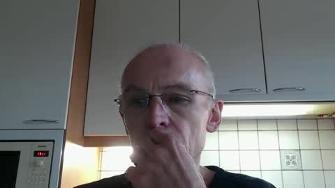 Snapshot of johanforu chatting on 11/01/25, 04:09 johanforu online show from 11/01/25, 04:09