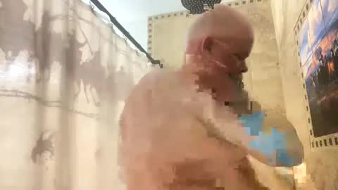 Snapshot of john40a chatting on 09/19/25, 02:24 John online show from 09/19/25, 02:24