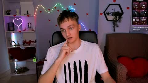 Snapshot of john_lik chatting on 04/09/26, 12:32 John online show from 04/09/26, 12:32