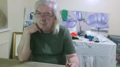 Snapshot of john_little_one chatting on 12/11/24, 12:33 JOHN online show from 12/11/24, 12:33