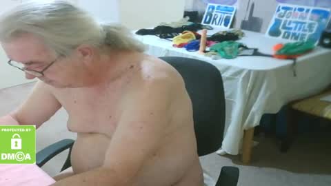 Snapshot of john_little_one chatting on 01/29/25, 10:01 JOHN online show from 01/29/25, 10:01