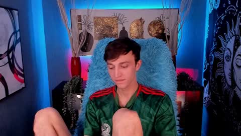 Snapshot of john_weasley chatting on 12/05/24, 12:08 John online show from 12/05/24, 12:08