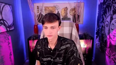 Snapshot of john_weasley chatting on 01/04/25, 12:49 John online show from 01/04/25, 12:49