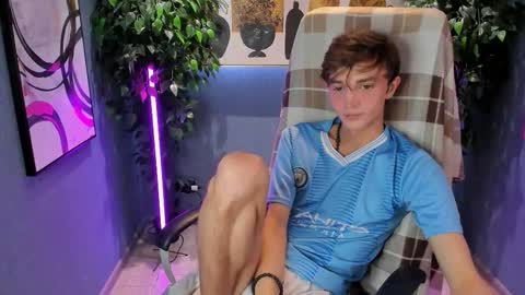 Snapshot of john_weasley chatting on 09/13/25, 08:08 John online show from 09/13/25, 08:08