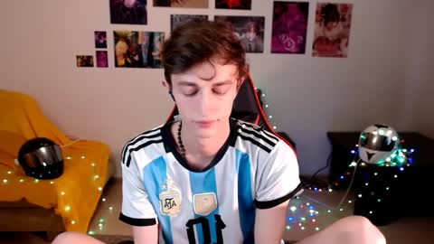 Snapshot of john_winx chatting on 04/05/26, 02:03 john_winx online show from 04/05/26, 02:03