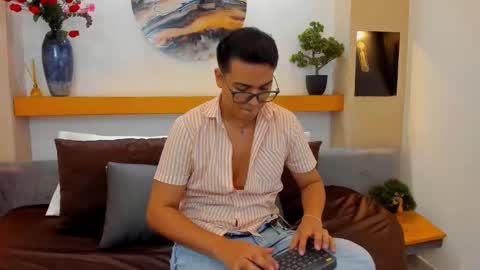 Snapshot of johnbelrose chatting on 10/13/25, 06:52 johnbelrose online show from 10/13/25, 06:52