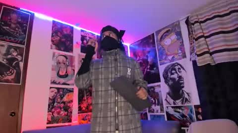 Snapshot of johncarrie chatting on 04/03/26, 11:25 John carrie Independent Help me reach my goal 100 likes and 10000 followers online show from 04/03/26, 11:25