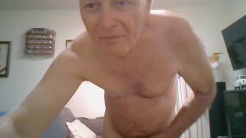 Snapshot of johndesnudado chatting on 06/19/26, 02:05 johndesnudado online show from 06/19/26, 02:05