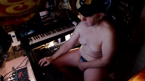 Snapshot of johnfeelgood004 chatting on 11/18/25, 11:47 johnfeelgood004 online show from 11/18/25, 11:47