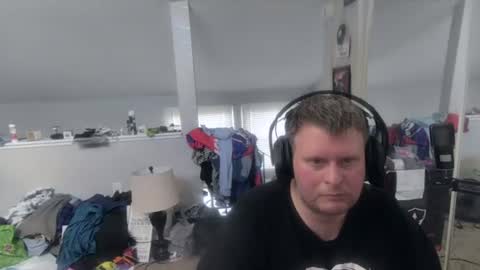 Snapshot of johnfernandez784 chatting on 06/19/26, 01:37 johnfernandez784 online show from 06/19/26, 01:37