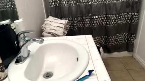 Snapshot of johnjonnnn28 chatting on 03/01/25, 04:04 johnjonnnn28 online show from 03/01/25, 04:04