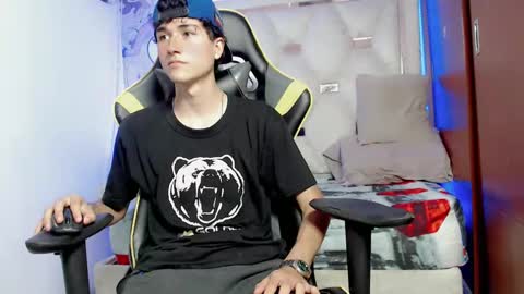 johnny_cagee online show from 10/12/25, 05:28