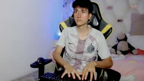 johnny_cagee online show from 11/28/25, 06:49