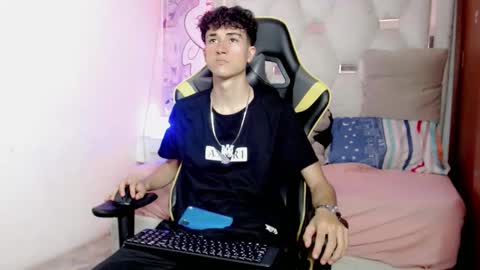 Snapshot of johnny_cagee chatting on 12/18/25, 03:23 johnny_cagee online show from 12/18/25, 03:23