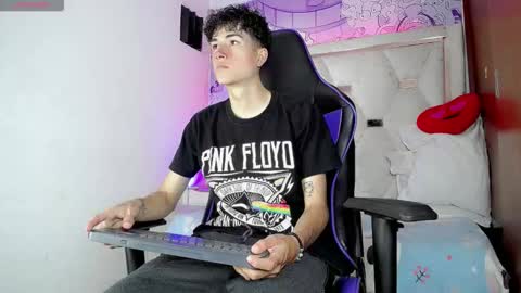 Snapshot of johnny_cagee chatting on 03/23/26, 03:54 johnny_cagee online show from 03/23/26, 03:54