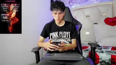 Snapshot of johnny_cagee chatting on 03/25/26, 04:07 johnny_cagee online show from 03/25/26, 04:07