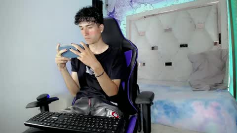 Snapshot of johnny_cagee chatting on 04/08/26, 04:01 johnny_cagee online show from 04/08/26, 04:01