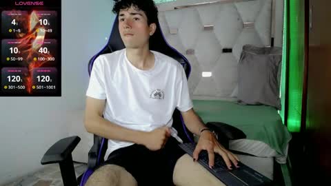 Snapshot of johnny_cagee chatting on 04/10/26, 05:01 johnny_cagee online show from 04/10/26, 05:01