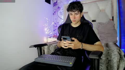 Snapshot of johnny_cagee chatting on 04/12/26, 03:55 johnny_cagee online show from 04/12/26, 03:55