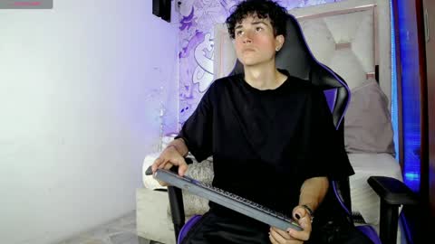 Snapshot of johnny_cagee chatting on 04/13/26, 04:07 johnny_cagee online show from 04/13/26, 04:07