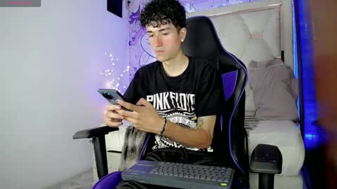 Snapshot of johnny_cagee chatting on 04/14/26, 04:07 johnny_cagee online show from 04/14/26, 04:07