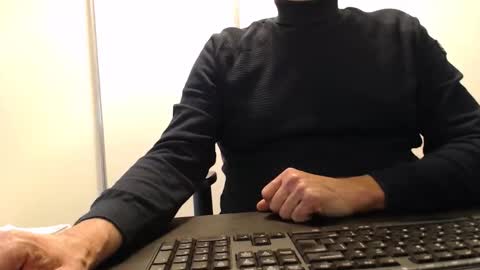 Snapshot of johnny_walker14 chatting on 12/18/25, 03:29 johnny_walker14 online show from 12/18/25, 03:29