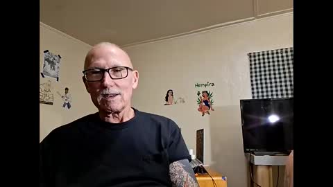 Snapshot of johnnyanubis chatting on 04/20/26, 09:38 Master online show from 04/20/26, 09:38