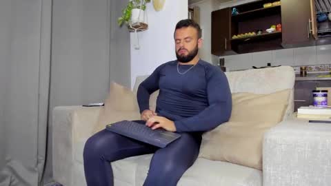 Snapshot of johnnygrayson_ chatting on 12/11/24, 10:27 JOHNNY online show from 12/11/24, 10:27