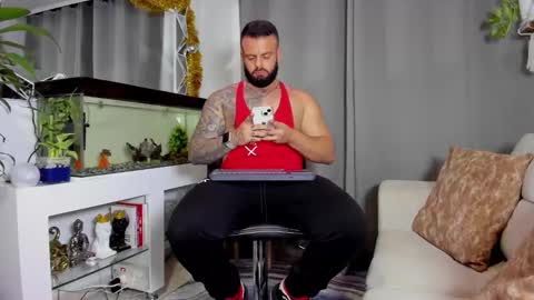 Snapshot of johnnygrayson_ chatting on 12/23/24, 11:06 JOHNNY online show from 12/23/24, 11:06