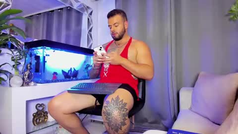 Snapshot of johnnygrayson_ chatting on 12/29/24, 10:47 JOHNNY online show from 12/29/24, 10:47