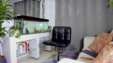 Snapshot of johnnygrayson_ chatting on 01/19/25, 11:10 JOHNNY online show from 01/19/25, 11:10