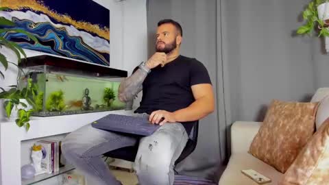 Snapshot of johnnygrayson_ chatting on 01/27/25, 11:54 JOHNNY online show from 01/27/25, 11:54