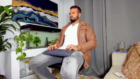 Snapshot of johnnygrayson_ chatting on 02/19/25, 12:25 JOHNNY online show from 02/19/25, 12:25