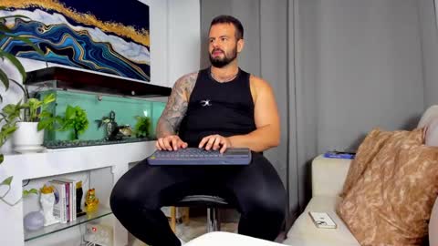 Snapshot of johnnygrayson_ chatting on 02/21/25, 12:05 JOHNNY online show from 02/21/25, 12:05