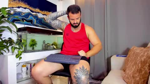 Snapshot of johnnygrayson_ chatting on 02/23/25, 08:22 JOHNNY online show from 02/23/25, 08:22