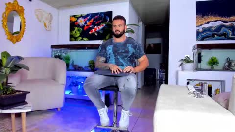 Snapshot of johnnygrayson_ chatting on 03/09/25, 04:05 JOHNNY online show from 03/09/25, 04:05