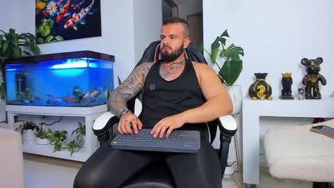 Snapshot of johnnygrayson_ chatting on 09/13/25, 01:49 JOHNNY online show from 09/13/25, 01:49