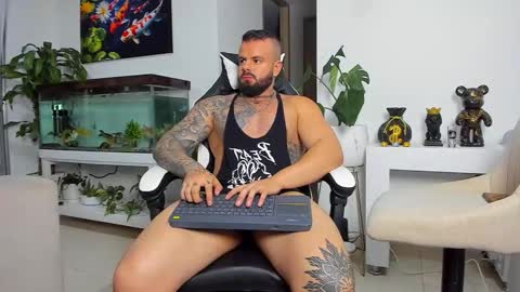 Snapshot of johnnygrayson_ chatting on 09/16/25, 12:22 JOHNNY online show from 09/16/25, 12:22