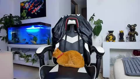 Snapshot of johnnygrayson_ chatting on 09/19/25, 12:23 JOHNNY online show from 09/19/25, 12:23