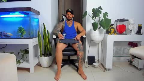 Snapshot of johnnygrayson_ chatting on 10/03/25, 01:02 JOHNNY online show from 10/03/25, 01:02