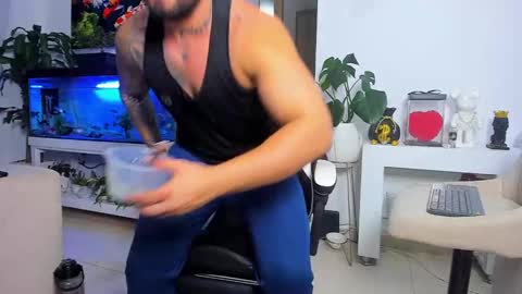 Snapshot of johnnygrayson_ chatting on 10/09/25, 12:41 JOHNNY online show from 10/09/25, 12:41