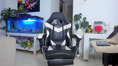 Snapshot of johnnygrayson_ chatting on 10/13/25, 01:38 JOHNNY online show from 10/13/25, 01:38